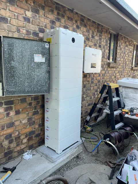 SolaX Power battery stack & hybrid inverter